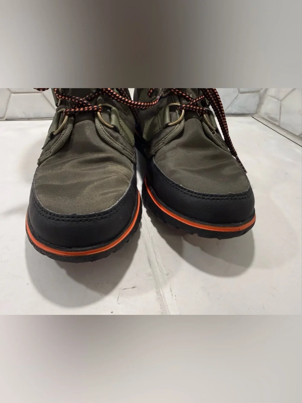 Sorel Woman’s Explorer Carnival Sz 7 Khaki Green Waterproof Fleece Lining Laces